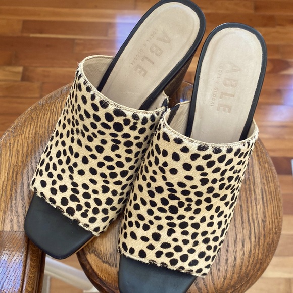 EC…..ABLE Rojas sandal - Picture 2 of 8